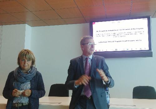 Maria Sandra Telesca (Assessore regionale Salute, Integrazione socio-sanitaria, Politiche sociali e Famiglia) e Adriano Marcolongo (Direttore centrale Salute Regione FVG) alla presentazione dei dati sul sistema sanitario regionale valutato dal Laboratorio Management e Sanità (MeS) della Scuola superiore Sant'Anna di Pisa - Udine 27/09/2016