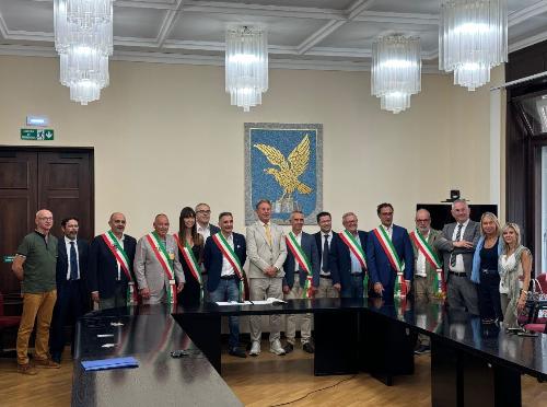 L'assessore alla Difesa dell'ambiente Fabio Scoccimarro al centro della foto di gruppo scattata al termine dei lavori.