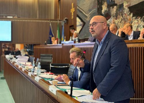 L'assessore regionale Sebastiano Callari durante il suo intervento in Aula in occasione della manovra di assestamento di bilancio