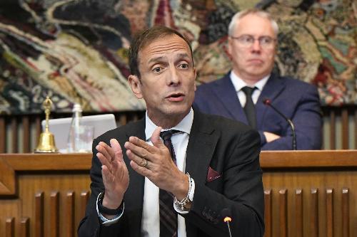 Il governatore del Friuli Venezia Giulia Massimiliano Fedriga durante i lavori in Aula
