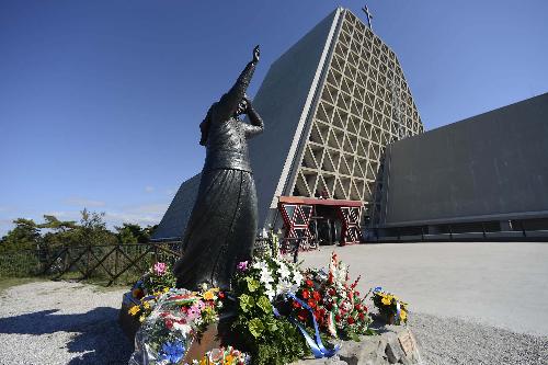 Statua dedicata al vescovo Antonio Santin, al Tempio Mariano di Monte Grisa - Trieste 12/10/2016