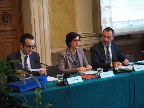 Stefano Laporta (Direttore ISPRA), Sara Vito (Assessore regionale Ambiente ed Energia) e Luca Marchesi (Direttore generale ARPA FVG) al convegno "La gestione dell'emergenza radiologica a Trieste e in Friuli Venezia Giulia", nella sede della Regione - Trieste 18/10/2016