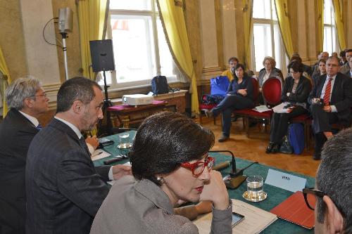 Luca Marchesi (Direttore generale ARPA FVG) e Sara Vito (Assessore regionale Ambiente ed Energia) al convegno "La gestione dell'emergenza radiologica a Trieste e in Friuli Venezia Giulia", nella sede della Regione - Trieste 18/10/2016