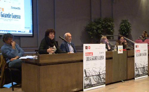 Loredana Panariti (Assessore regionale Lavoro, Formazione, Istruzione, Pari Opportunità, Politiche giovanili, Ricerca e Università) all'incontro "Altri sguardi sulla Grande Guerra", in occasione della LXXI Giornata internazionale delle Nazioni Unite - Gorizia 24/10/2016