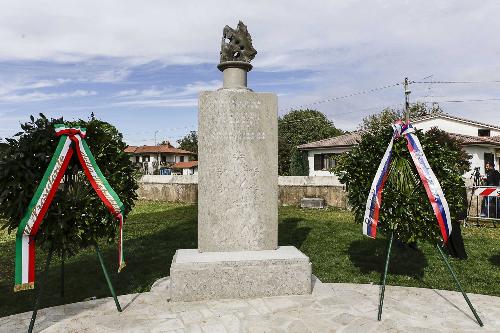 Monumento dedicato ai soldati sloveni Caduti sul fronte dell'Isonzo nella Prima Guerra Mondiale - Doberdò del Lago 26/10/2016