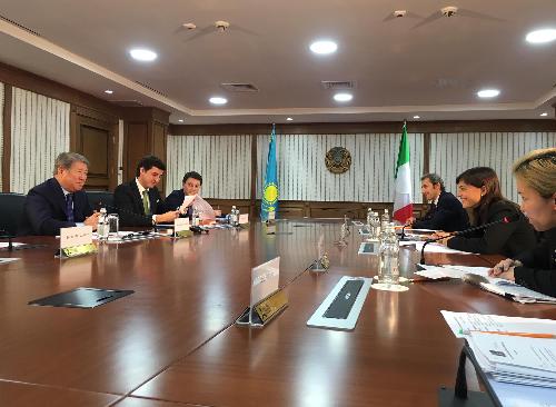 Akhmetzhan Yessimov (Presidente Società pubblica kazaka organizzazione EXPO 2017) e Debora Serracchiani (Presidente Regione Friuli Venezia Giulia) - Astana 03/11/2016
