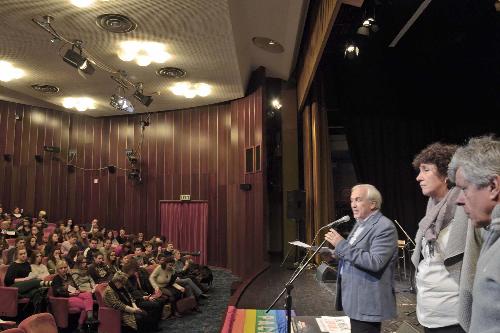 Flavio Lotti (Coordinatore Programma "Dalla Grande Guerra alla Grande Pace"), Loredana Panariti (Assessore regionale Lavoro, Formazione, Istruzione, Pari Opportunità, Politiche giovanili, Ricerca e Università) e Igor Komel (Direttore Kulturni Dom Gorizia) all'evento "Uno, nessuno, seicentomila. La storia quasi vera del Milite ignoto, raccontata e cantata come un'autobiografia" - Gorizia 22/11/2016