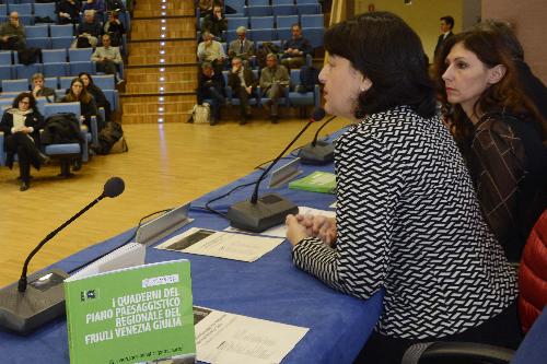 Mariagrazia Santoro (Assessore regionale Infrastrutture e Territorio) al convegno "Piano Paesaggistico Regionale (PPR) del Friuli Venezia Giulia. Contenuti e strumenti di consultazione", nell'Auditorium Comelli della Regione FVG - Udine 01/12/2016