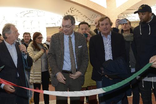 Sergio Bolzonello (Vicepresidente Regione FVG e assessore Attività produttive, Turismo e Cooperazione) all'inaugurazione della Basketball House, al secondo piano della nuova ala del Centro commerciale Città Fiera - Torreano di Martignacco 12/12/2016