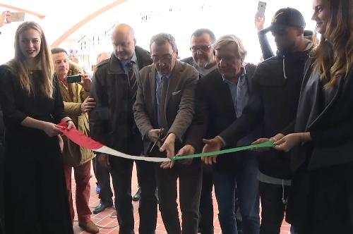 Sergio Bolzonello (Vicepresidente Regione FVG e assessore Attività produttive, Turismo e Cooperazione) all'inaugurazione della Basketball House, al secondo piano della nuova ala del Centro commerciale Città Fiera - Torreano di Martignacco 12/12/2016