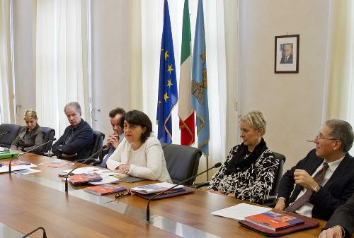 Sondra Canciani (Direttore generale ATER Alto Friuli), Riccardo Toso (Direttore generale ATER Udine), Antonio Ius (Direttore generale ATER Trieste), Mariagrazia Santoro (Assessore regionale Infrastrutture e Territorio), Alessandra Gargiulo (Direttore generale ATER Gorizia) e Angioletto Tubaro (Direttore generale ATER Pordenone) - Trieste 20/12/2016