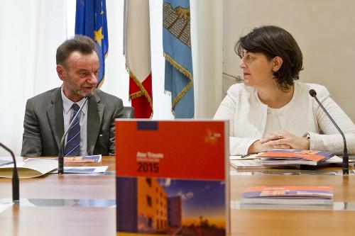 Antonio Ius (Direttore generale ATER Trieste) e Mariagrazia Santoro (Assessore regionale Infrastrutture e Territorio) - Trieste 20/12/2016