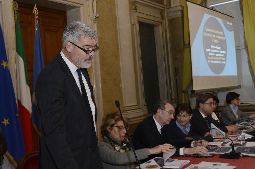 Paolo Panontin (Assessore regionale Autonomie locali e Coordinamento Riforme, Comparto unico, Sistemi informativi, Caccia e Risorse ittiche, delegato Protezione civile) durante la conferenza stampa di fine anno - Trieste 23/12/2016