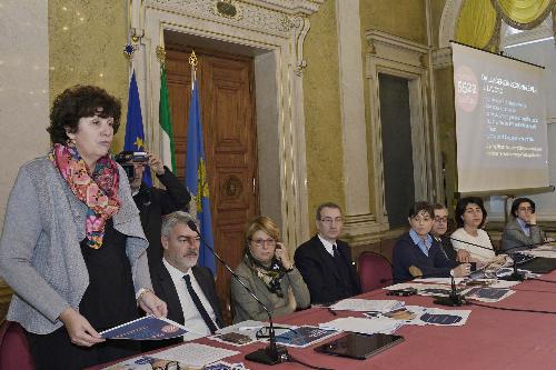 Loredana Panariti (Assessore regionale Lavoro, Formazione, Istruzione, Pari Opportunità, Politiche giovanili, Ricerca e Università) durante la conferenza stampa di fine anno - Trieste 23/12/2016