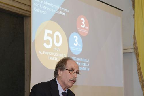Gianni Torrenti (Assessore regionale Cultura, Sport e Solidarietà) durante la conferenza stampa di fine anno - Trieste 23/12/2016