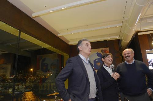 Antonio De Paolo (Eataly Trieste), Debora Serracchiani (Presidente Regione Friuli Venezia Giulia) e Oscar Farinetti (Fondatore Eataly) all'inaugurazione dello store di Eataly - Trieste 16/01/2017