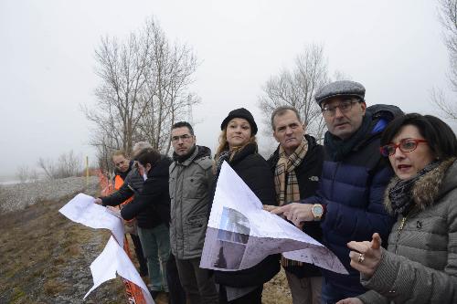 Sara Vito (Assessore regionale Ambiente ed Energia) in sopralluogo agli argini del Tagliamento, a Ospedaletto - Gemona del Friuli 21/02/2017