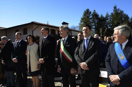 Sergio Bolzonello (Vicepresidente Regione Friuli Venezia Giulia), Borut Pahor (Presidente Repubblica di Slovenia), Mariano Zufferli (Sindaco San Pietro), Franco Iacop (Presidente Consiglio regionale FVG) e Pietro Fontanini (Presidente Provincia Udine) all'inaugurazione della sede rinnovata dell'Istituto comprensivo statale con insegnamento bilingue sloveno-italiano Paolo Petricig - San Pietro al Natisone 11/03/2017