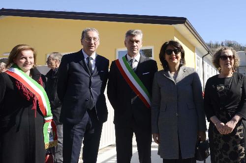 Caterina Dugaro (Vicesindaco Stregna), Sergio Bolzonello (Vicepresidente Regione Friuli Venezia Giulia), Mariano Zufferli (Sindaco San Pietro), Mariagrazia Santoro (Assessore regionale Infrastrutture e Territorio) e Tamara Blazina (Deputata) all'inaugurazione della sede rinnovata dell'Istituto comprensivo statale con insegnamento bilingue sloveno-italiano Paolo Petricig - San Pietro al Natisone 11/03/2017