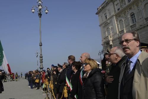 Roberto Dipiazza (Sindaco Trieste), Annapaola Porzio (Commissario di Governo in FVG e prefetto Trieste), Leonardo La Vigna (Questore Trieste) e Gianni Torrenti (Assessore regionale Cultura, Sport e Solidarietà) alle celebrazioni della Giornata dell'Unità nazionale, della Costituzione, dell'Inno e della Bandiera, in piazza Unità d'Italia - Trieste 17/03/2017