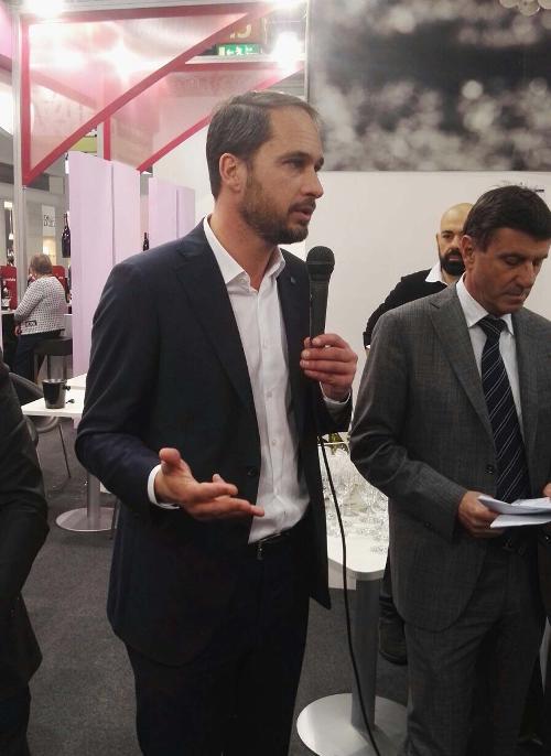 Cristiano Shaurli (Assessore regionale Risorse agricole e forestali) presenta la DOC interregionale Pinot Grigio alla Fiera Prowein - Dusseldorf 20/03/2017