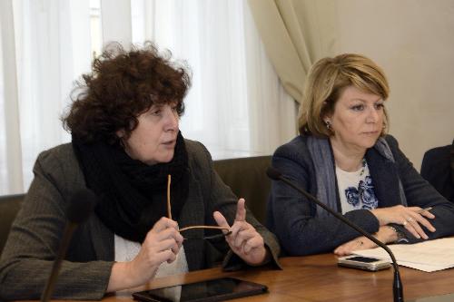 Gli assessori regionali Loredana Panariti (Lavoro, Formazione, Istruzione, Pari Opportunità, Politiche giovanili, Ricerca e Università) e Maria Sandra Telesca (Salute, Integrazione socio-sanitaria, Politiche sociali e Famiglia) alla riunione del Comitato regionale di coordinamento per la salute e la sicurezza sul luogo di lavoro - Trieste 22/03/2017