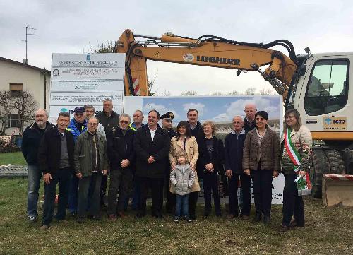 Debora Serracchiani (Presidente Regione Friuli Venezia Giulia) e Mariagrazia Santoro (Assessore regionale Infrastrutture e Territorio) alla posa della prima pietra del cantiere dei lavori per la realizzazione del nuovo ponte sul Torre, primo lotto stralcio del rinnovato progetto per la Palmanova-Manzano - Chiopris Viscone 23/03/2017