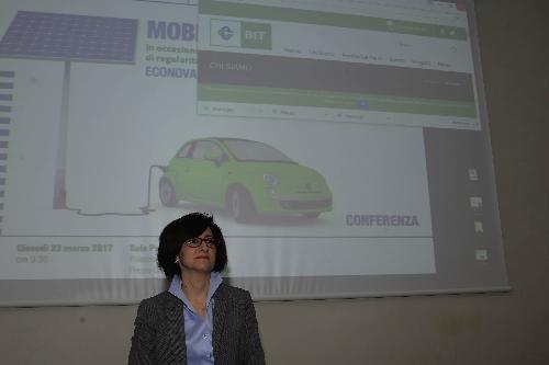 Sara Vito (Assessore regionale Ambiente ed Energia) alla conferenza "Mobilità ecosostenibile" in occasione della prima gara del Campionato ECONOVA Cup 2017 "ECONOVA ADRIATIC RALLY" di regolarità per vetture elettriche e a energia alternativa, nella sede della Regione FVG - Trieste 23/03/2017