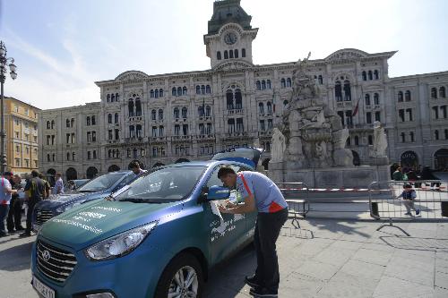 Automobile partecipante alla prima gara del Campionato ECONOVA Cup 2017 "ECONOVA ADRIATIC RALLY" di regolarità per vetture elettriche e a energia alternativa, in piazza Unità - Trieste 23/03/2017