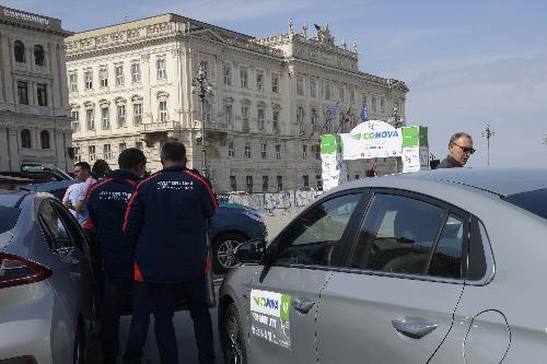 Automobile partecipante alla prima gara del Campionato ECONOVA Cup 2017 "ECONOVA ADRIATIC RALLY" di regolarità per vetture elettriche e a energia alternativa, in piazza Unità - Trieste 23/03/2017