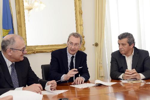 Marco Tullio Petrangelo (Direttore generale PromoTurismoFVG), Sergio Bolzonello (Vicepresidente Regione FVG e assessore Attività produttive, Turismo e Cooperazione) e Francesco Martines (Sindaco Palmanova) all'incontro con amministratori dei Comuni di Aquileia, Cividale, Grado e Palmanova, nella sede della Regione - Trieste 24/03/2017