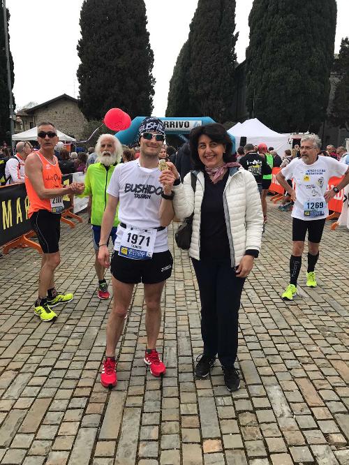 Fabrice Ambroso (Maratoneta) e Mariagrazia Santoro (Assessore regionale Infrastrutture e Territorio) - Aquileia 26/03/2017