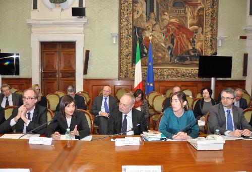 Gianni Torrenti (Assessore regionale Cultura, Sport e Solidarietà) e Debora Serracchiani (Presidente Regione Friuli Venezia Giulia) al Tavolo di Coordinamento tra Governo e Associazioni degli Esuli Istriani, Fiumani e Dalmati presieduto da Maria Elena Boschi (Sottosegretario Presidenza Consiglio Ministri), a Palazzo Chigi - Roma 29/03/2017