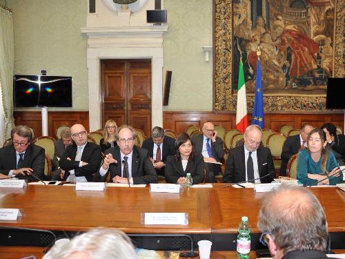 Gianni Torrenti (Assessore regionale Cultura, Sport e Solidarietà) e Debora Serracchiani (Presidente Regione Friuli Venezia Giulia) al Tavolo di Coordinamento tra Governo e Associazioni degli Esuli Istriani, Fiumani e Dalmati presieduto da Maria Elena Boschi (Sottosegretario Presidenza Consiglio Ministri), a Palazzo Chigi - Roma 29/03/2017