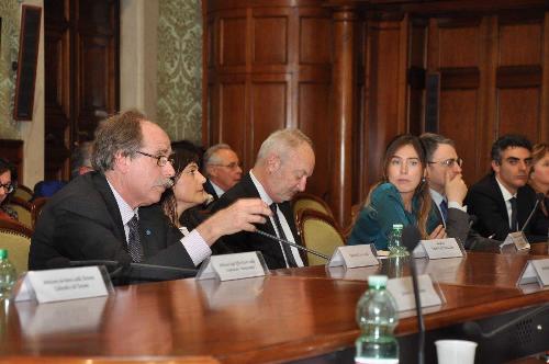 Gianni Torrenti (Assessore regionale Cultura, Sport e Solidarietà) e Debora Serracchiani (Presidente Regione Friuli Venezia Giulia) al Tavolo di Coordinamento tra Governo e Associazioni degli Esuli Istriani, Fiumani e Dalmati presieduto da Maria Elena Boschi (Sottosegretario Presidenza Consiglio Ministri), a Palazzo Chigi - Roma 29/03/2017