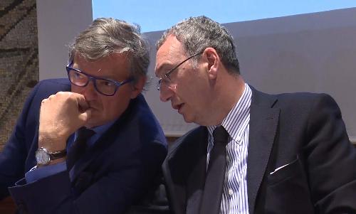 Giovanni Da Pozzo (Presidente CCIAA Udine) e Sergio Bolzonello (Vicepresidente Regione FVG e assessore Attività produttive, Turismo e Cooperazione) al convegno "Sarà ancora manifattura? Indirizzare e riconfigurare la sfida della nuova manifattura", nella Sala Valduga della CCIAA - Udine 11/04/2017