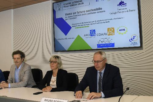 La presentazione del programma di alta formazione "Verso un futuro sostenibile. Le nuove frontiere delle politiche europee per i territori", alla presenza dell'assessore Zilli e del presidente Bordin.