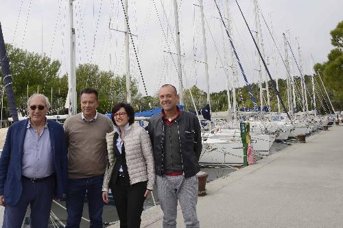 Sara Vito (Assessore regionale Ambiente ed Energia) durante il sopralluogo ai lavori di dragaggio del canale di accesso al Villaggio del Pescatore e al comprensorio del canale est-ovest in zona Lisert di Monfalcone - 13/04/2017