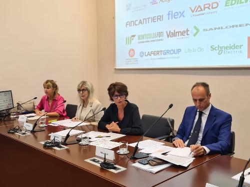 Un momento della conferenza stampa. AL centro l'assessore Rosolen