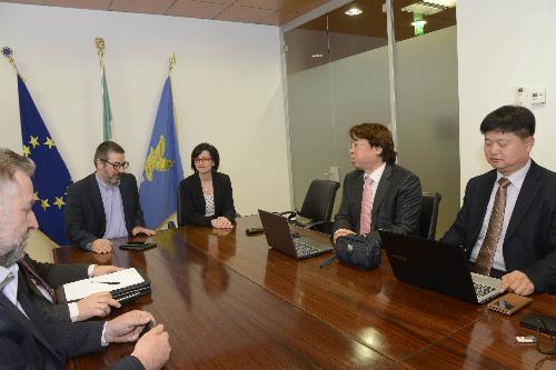 Sara Vito (Assessore regionale Ambiente ed Energia) durante l'incontro con la delegazione della Corea del Sud - Udine 21/04/2017