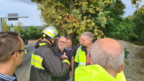 L’assessore regionale alle Protezione civile Riccardo Riccardi, durante il sopralluogo effettuato questo pomeriggio nelle zone colpite dal maltempo delle scorse ore e in particolare nei Comuni di Muggia e San Dorligo della Valle-Dolina.