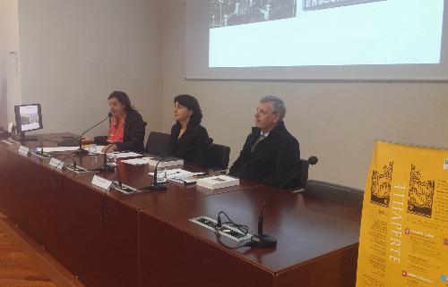 Maria Paola Frattolin (Presidente Associazione Itineraria), Mariagrazia Santoro (Assessore regionale Infrastrutture e Territorio) e Lucio Zamò (Vicesindaco Manzano) alla presentazione di "Ville Aperte in FVG" - Trieste 26/04/2017