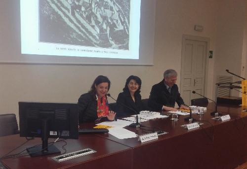 Maria Paola Frattolin (Presidente Associazione Itineraria), Mariagrazia Santoro (Assessore regionale Infrastrutture e Territorio) e Lucio Zamò (Vicesindaco Manzano) alla presentazione di "Ville Aperte in FVG" - Trieste 26/04/2017