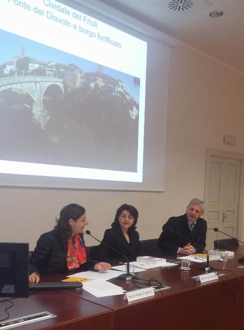 Maria Paola Frattolin (Presidente Associazione Itineraria), Mariagrazia Santoro (Assessore regionale Infrastrutture e Territorio) e Lucio Zamò (Vicesindaco Manzano) alla presentazione di "Ville Aperte in FVG" - Trieste 26/04/2017