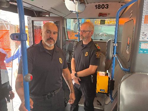 Due guardie giurate su un autobus della Trieste Trasporti