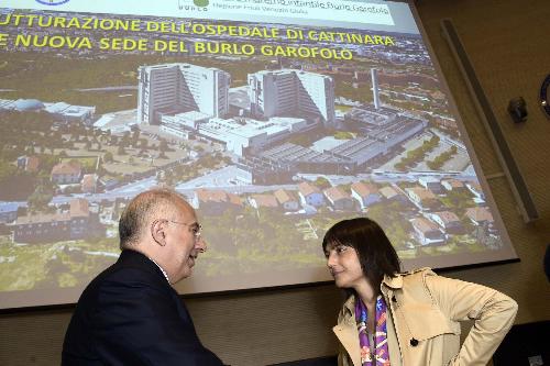 Gianluigi Scannapieco (Direttore generale IRCCS Burlo Garofolo) e Debora Serracchiani (Presidente Regione Friuli Venezia Giulia) alla presentazione del Progetto di riqualificazione dell'Ospedale di Cattinara e nuova sede dell'IRCCS Burlo Garofolo - Trieste 09/05/2017 