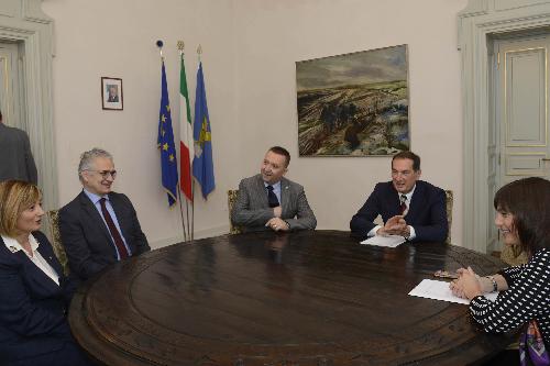 Debora Serracchiani (Presidente Regione Friuli Venezia Giulia) incontra Claudia Ratti (Segretario generale) e rappresentanti della Federazione Intesa Funzione Pubblica - Trieste 12/05/2017