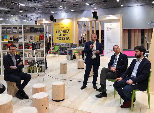 Sergio Bolzonello (Vicepresidente Regione FVG e assessore Attività produttive, Turismo e Cooperazione) nello stand del FVG al 30° Salone del Libro - Torino 18/05/2017