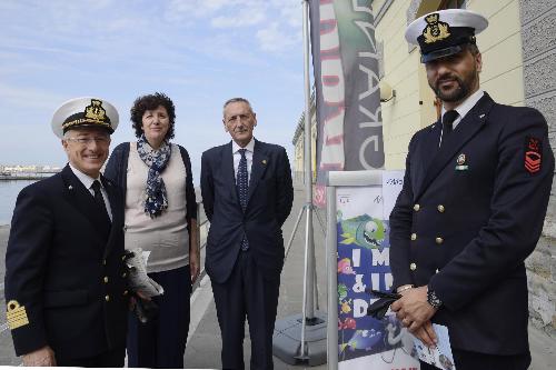 Loredana Panariti (Assessore regionale Lavoro, Formazione, Istruzione, Pari Opportunità, Politiche giovanili, Ricerca e Università) e Bruno Zvech (Direttore Accademia Nautica Trieste) alla manifestazione "I mestieri & i misteri del mare", nell'ambito di Mare Nordest 2017, al Molo IV - Trieste 19/05/2017