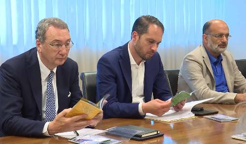 Sergio Bolzonello (Vicepresidente Regione FVG e assessore Attività produttive, Turismo e Cooperazione), Cristiano Shaurli (Assessore regionale Risorse agricole e forestali) e Paolo Stefanelli (Direttore generale Agenzia regionale sviluppo rurale / ERSA) alla presentazione delle Guida Malghe e Guida Rifugi del Friuli Venezia Giulia - Udine 23/05/2017